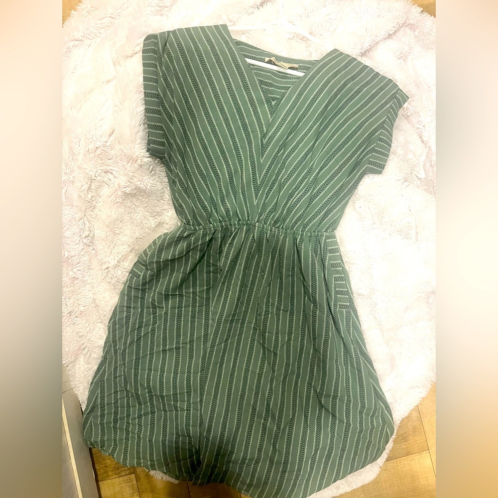 Monteau Short Dress with Pockets size Medium 🤍💚